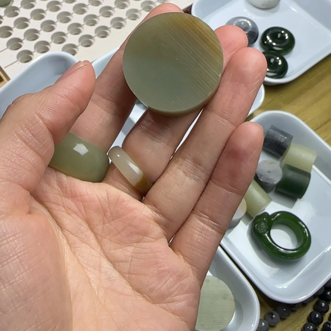 和田玉（墨玉）未镶嵌手链