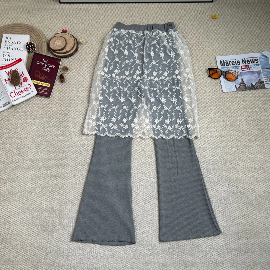 【伊人风尚服饰推荐】2025早春新款带蕾丝屁帘喇叭裤休闲裤8716