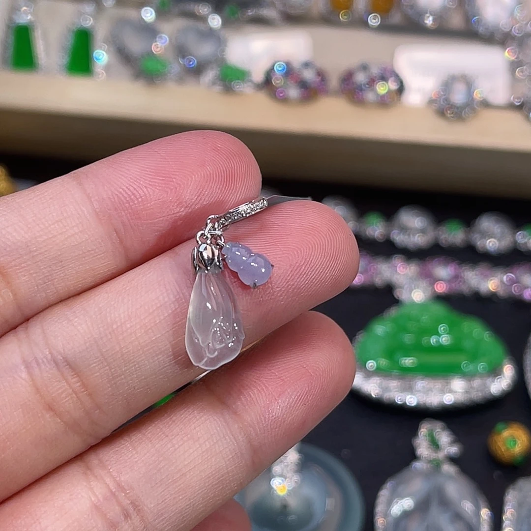 翡翠18K金镶嵌颈饰白菜