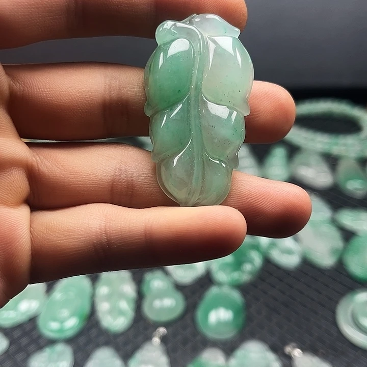 石英质玉（非洲翠）合金颈饰