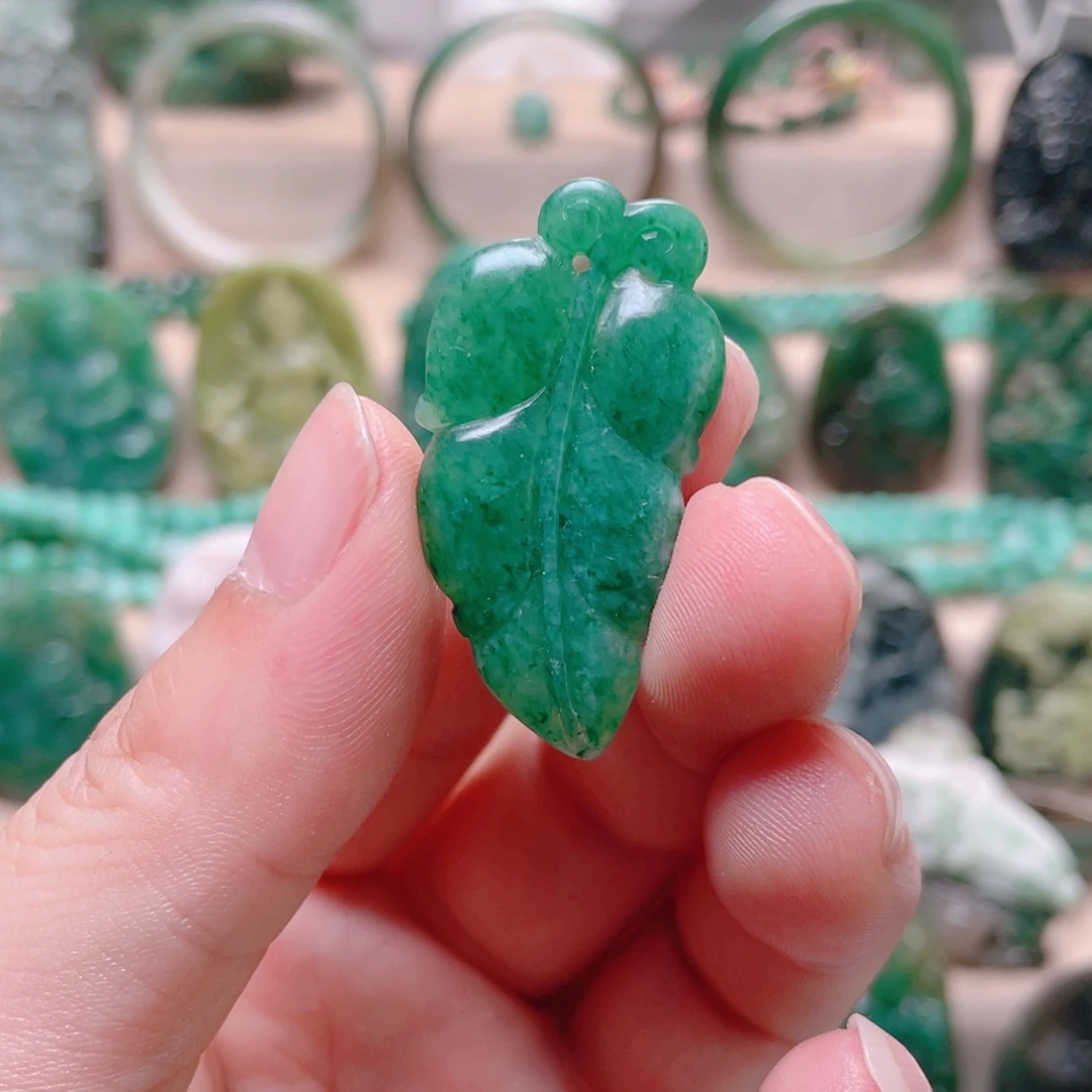 独山玉未镶嵌颈饰