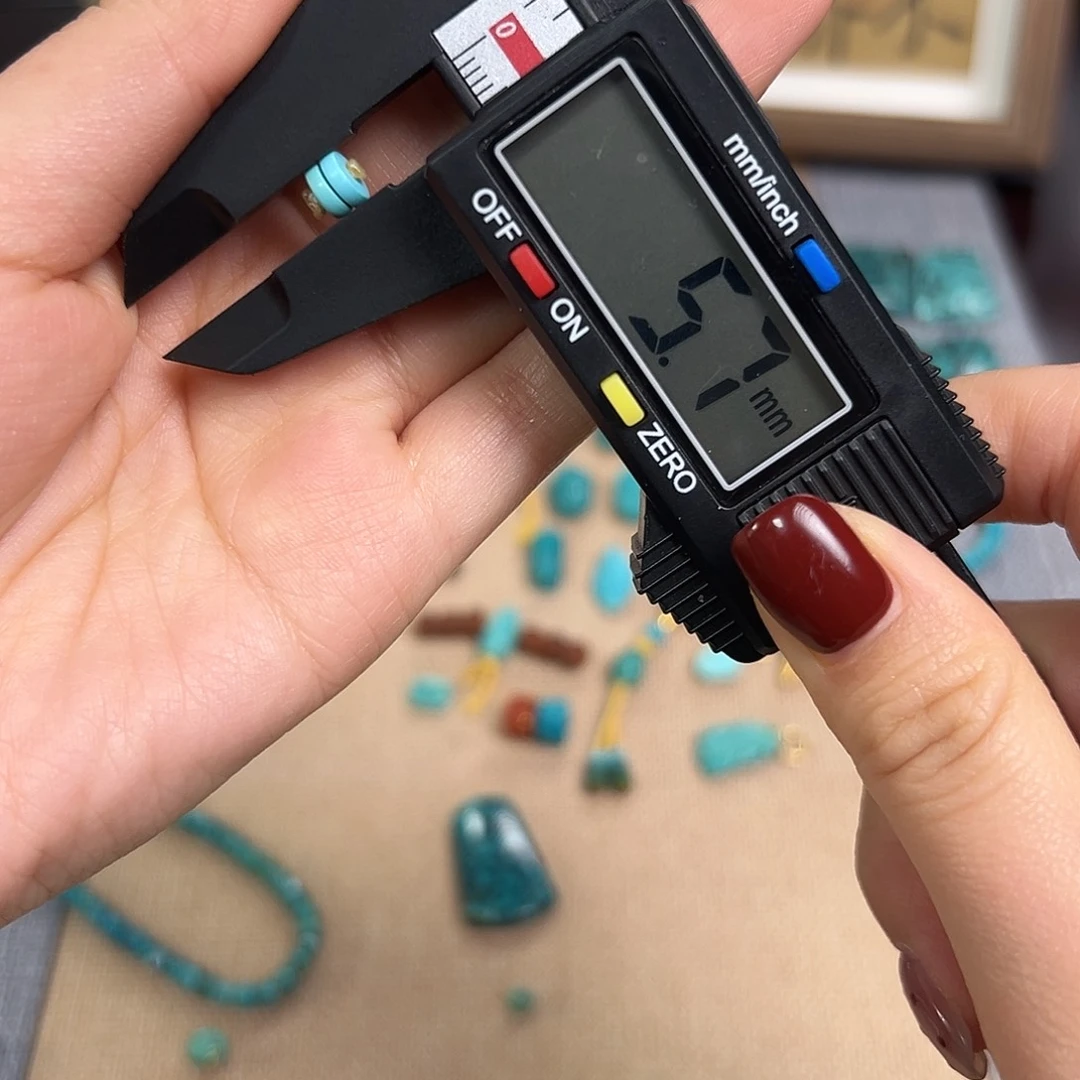 绿松石未镶嵌颈饰