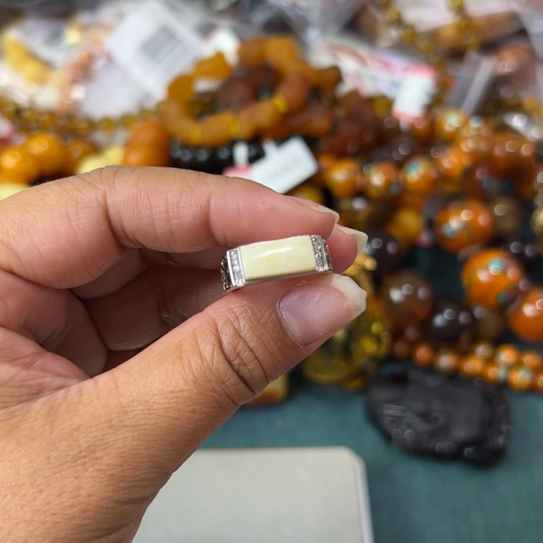 未镶嵌琥珀珠宝奇石937