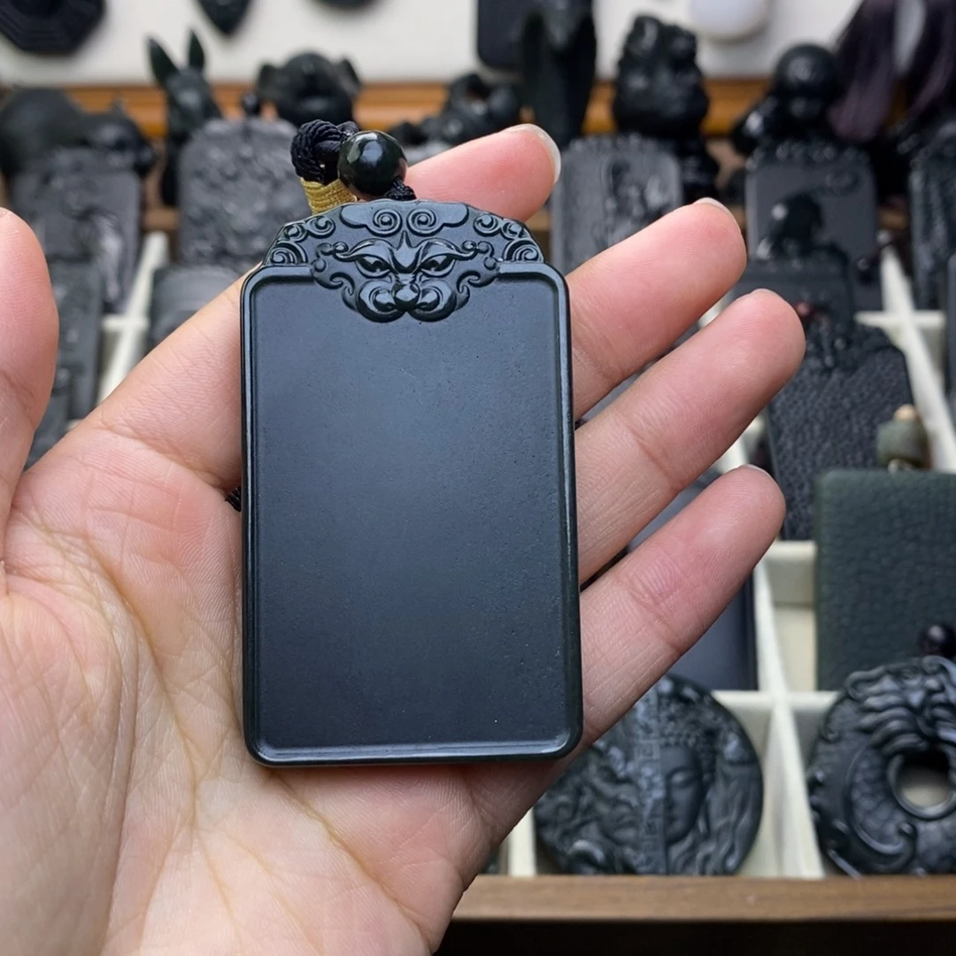 （***）和田玉未镶嵌颈饰