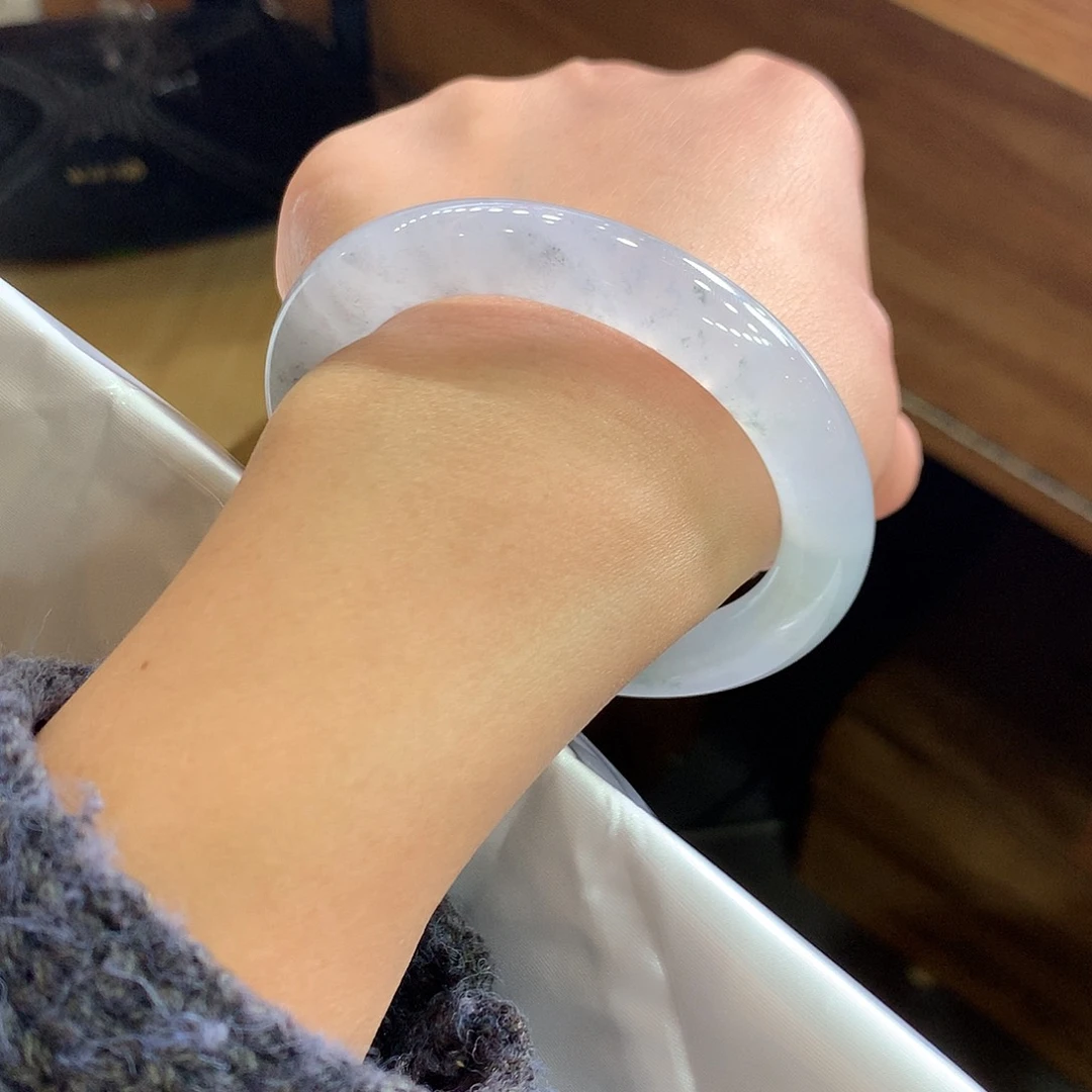翡翠未镶嵌手镯（圆镯）61冰种乌鸡水墨画