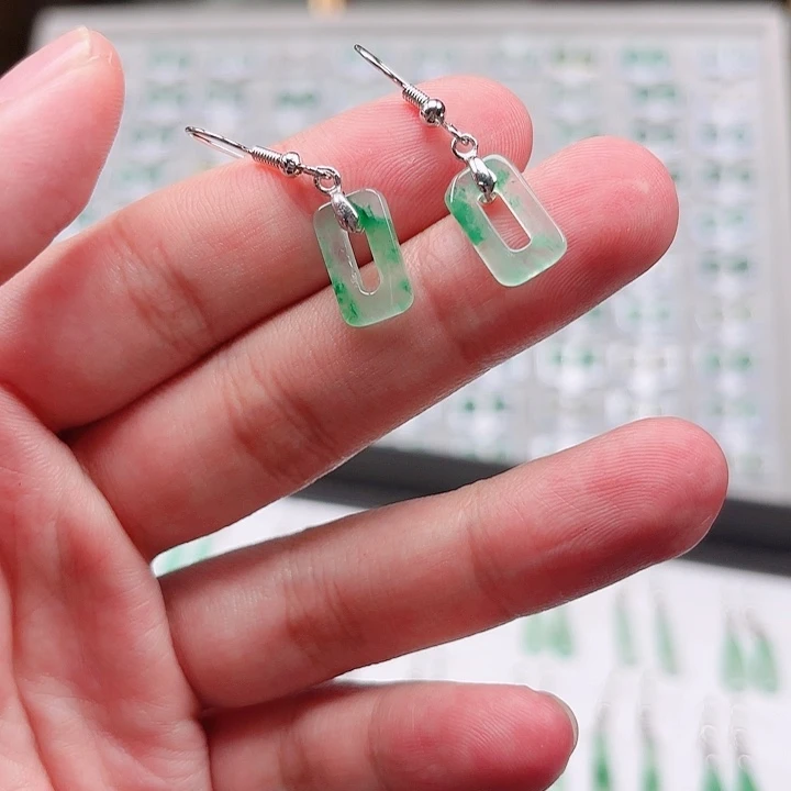 未镶嵌石英质玉（非洲翠）耳坠