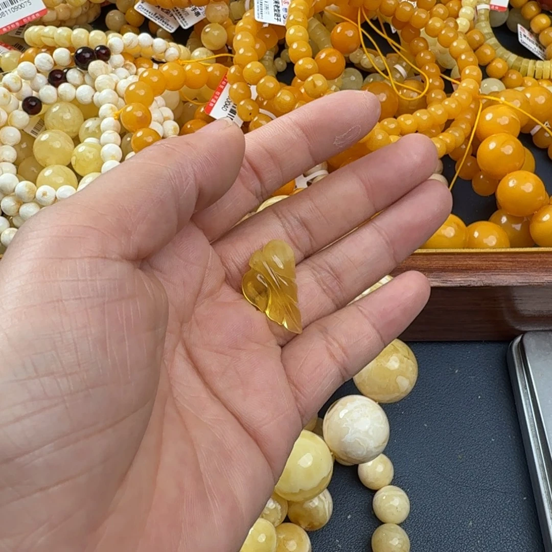 琥珀未镶嵌珠宝奇石