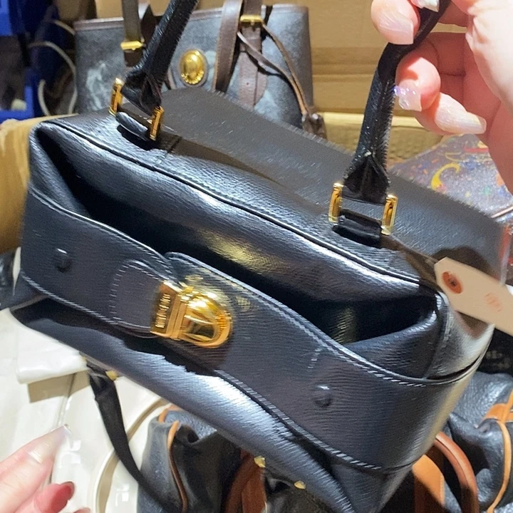 我***比中古香水沐浴露持久留香