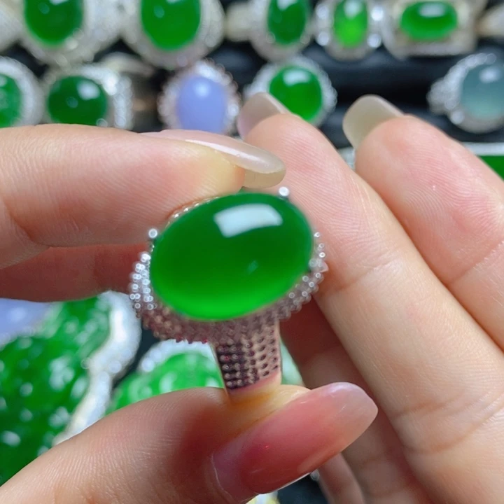 翡翠挂件未镶嵌蛋面