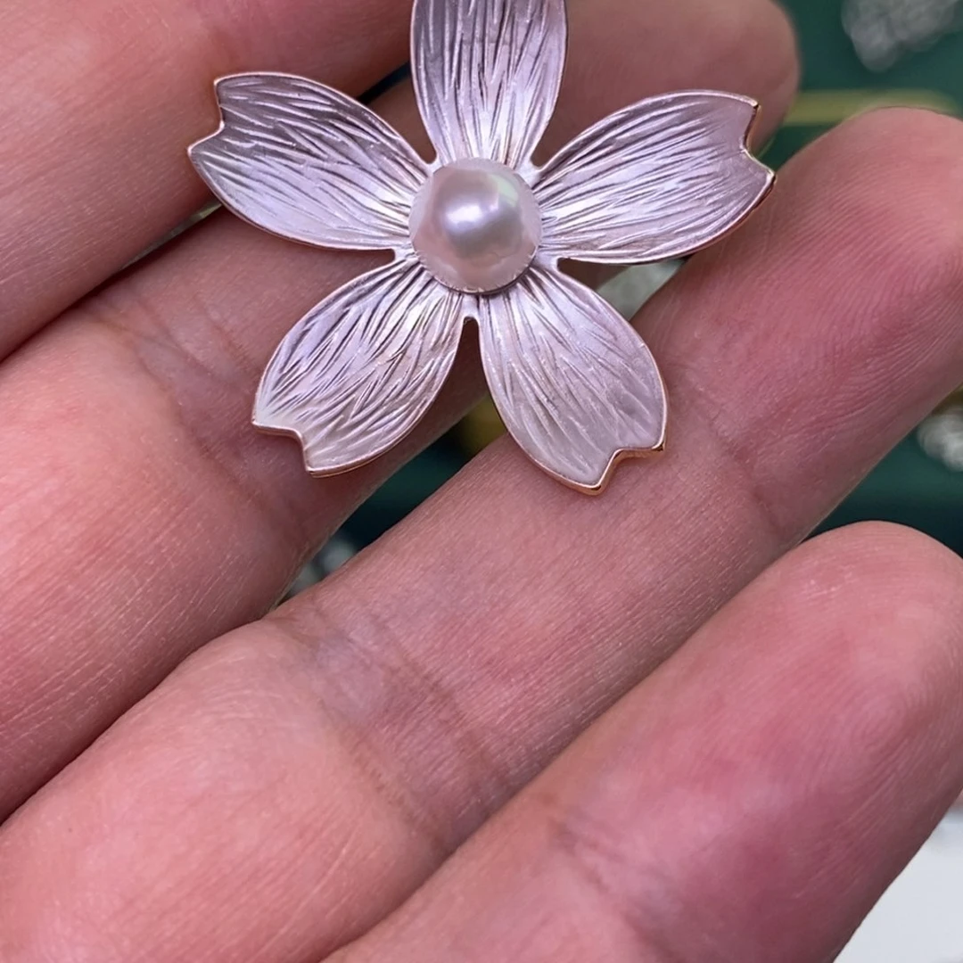 未镶嵌胸饰海水珍珠