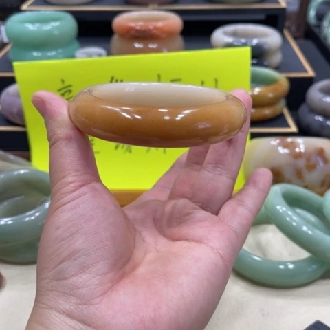未镶嵌手镯石英质玉
