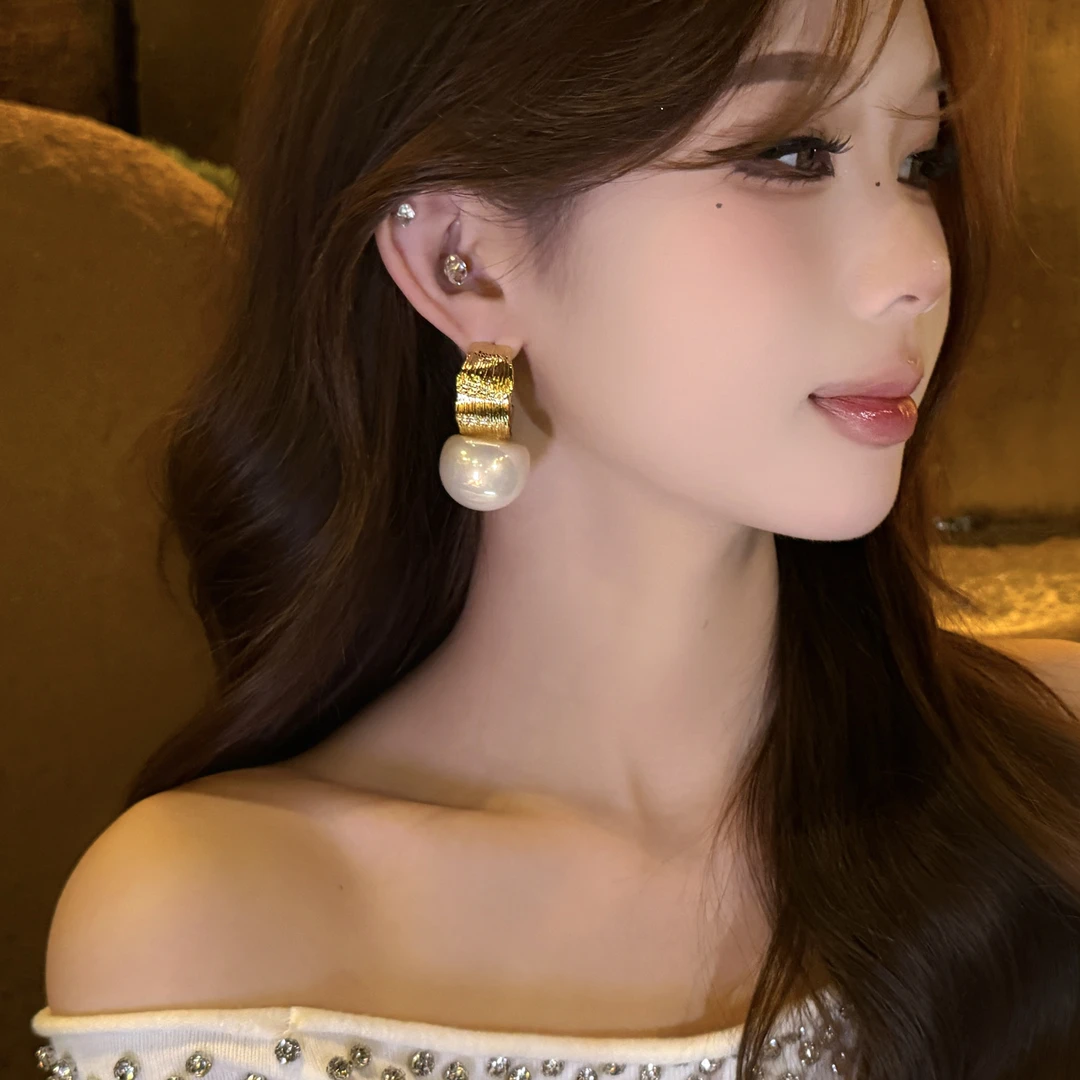 铜合金仿珍珠耳饰 法式复古气质耳环轻奢贵气精致千金高级感耳饰