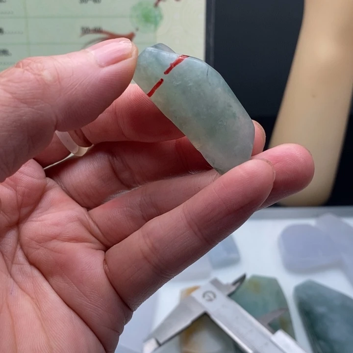 z***s颈饰未镶嵌翡翠缅甸翡翠A货边角