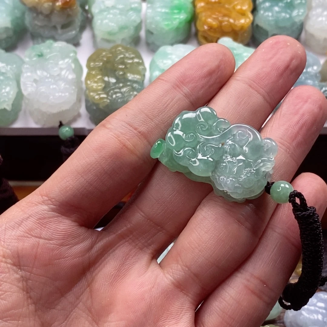 翡翠未镶嵌颈饰貔貅