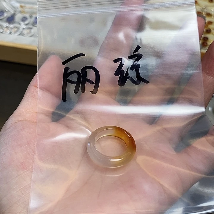 丽***琼玛瑙/玉髓未镶嵌珠宝半成品
