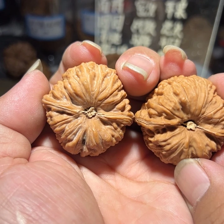 文玩核桃吊坠凹底