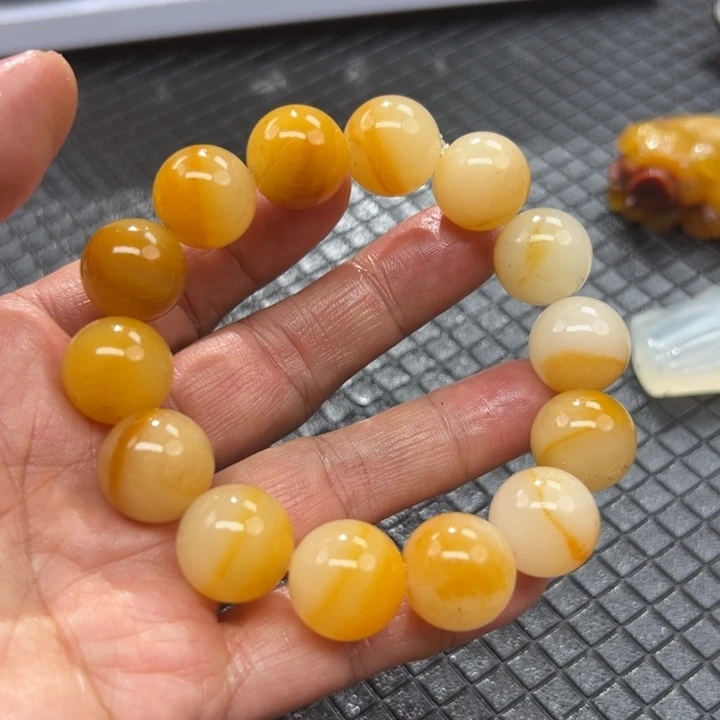 石英质玉（黄龙玉）颈饰未镶嵌