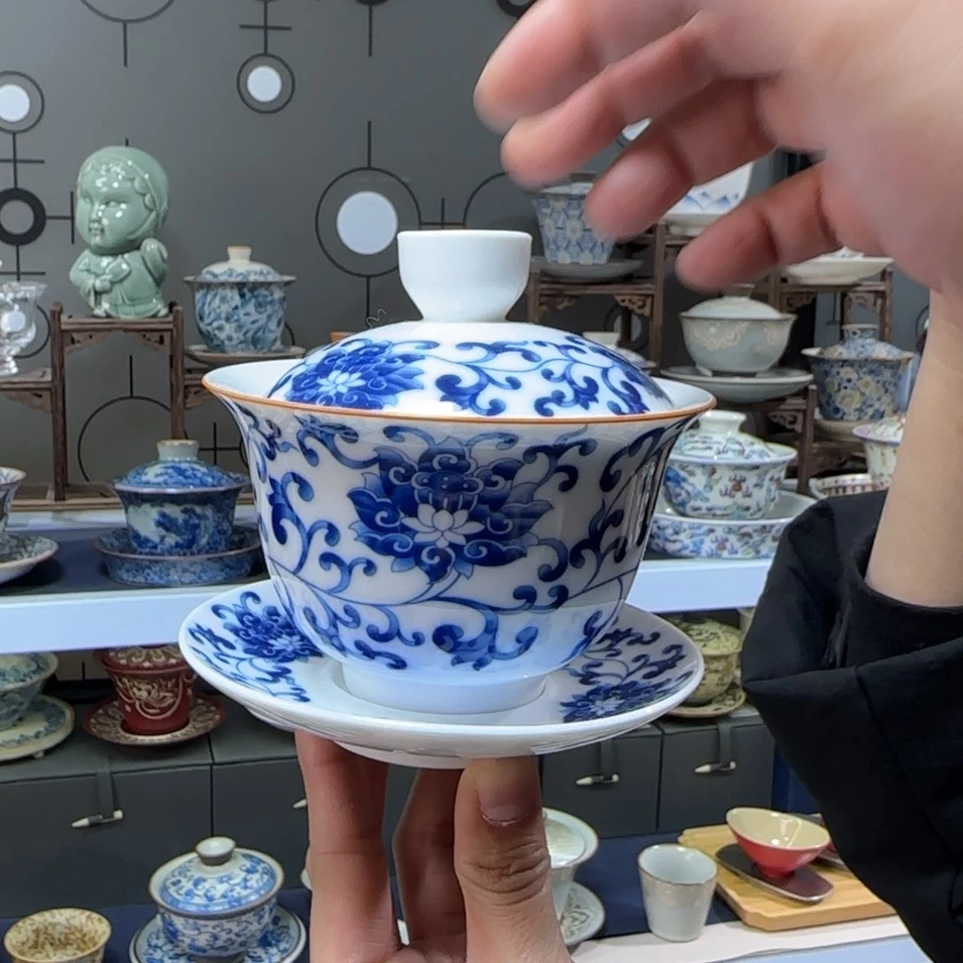 高温下的高温天气使人心情愉悦