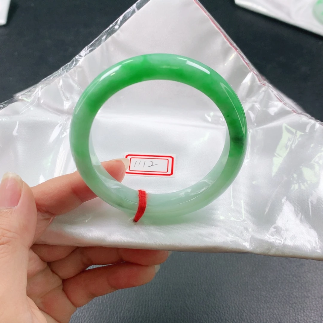 翡翠手镯未镶嵌03。
