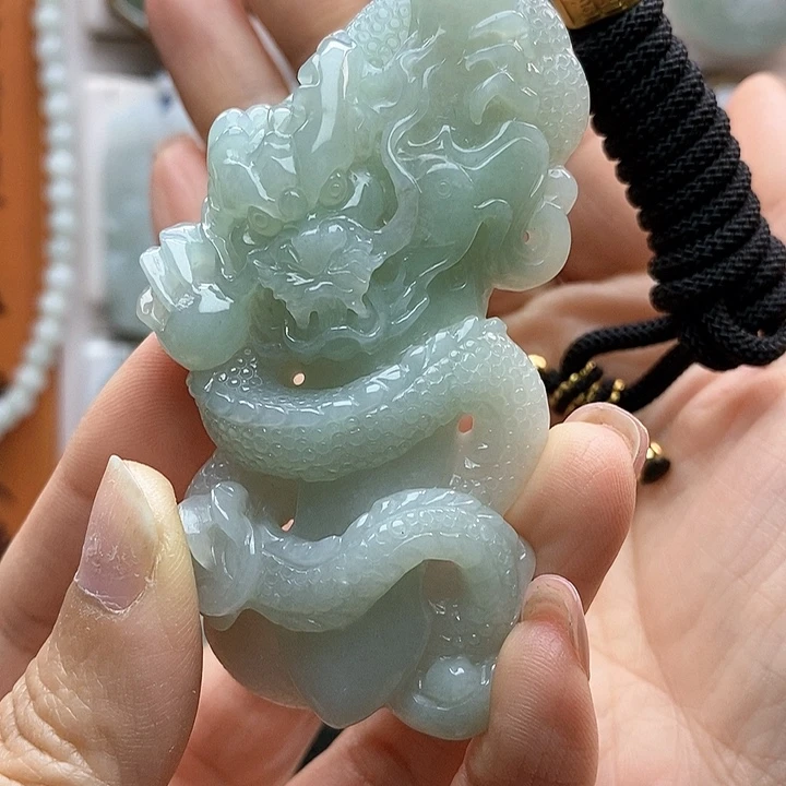 翡翠颈饰未镶嵌P****龙牌