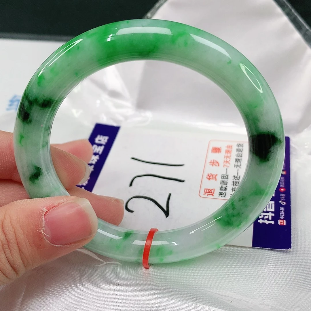 翡翠手镯未镶嵌翡翠