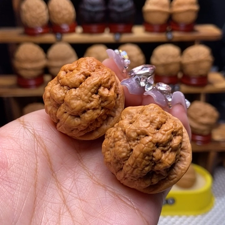 文玩核桃吊坠36尺血舍利32