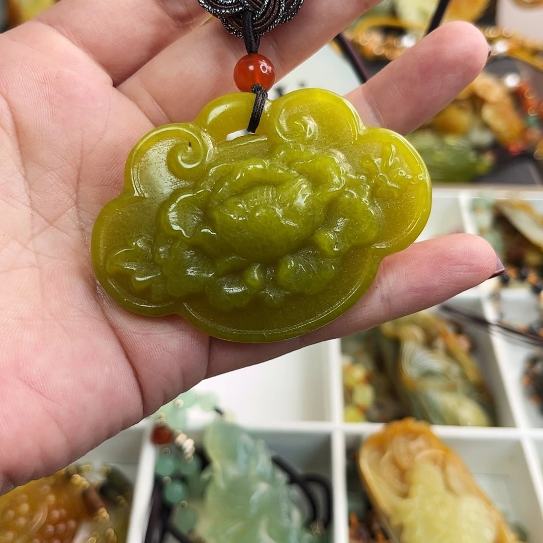 蛇纹石玉颈饰未镶嵌