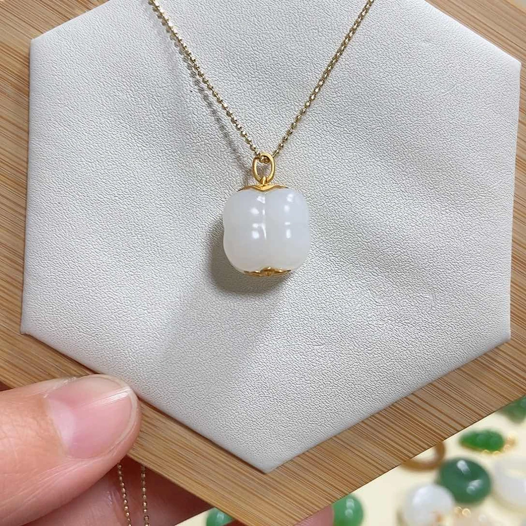 和田玉吊坠(赠链)18K金镶嵌