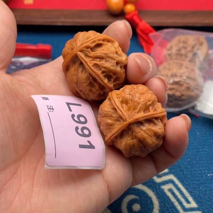 文玩核桃吊坠三菱