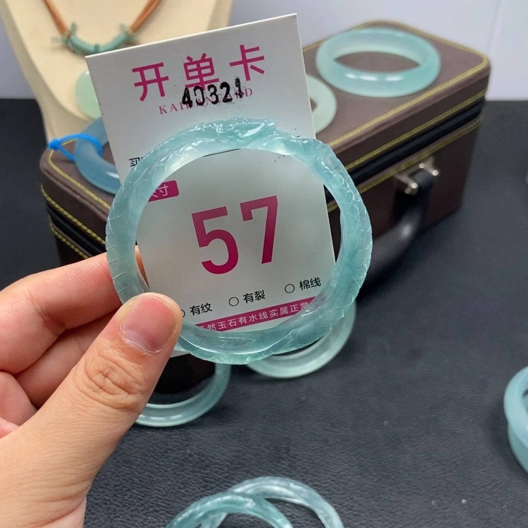 未镶嵌手镯石英质玉…
