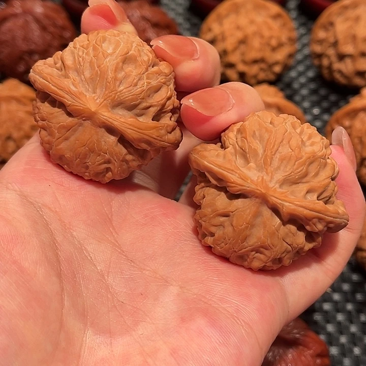 文玩核桃把件宫灯