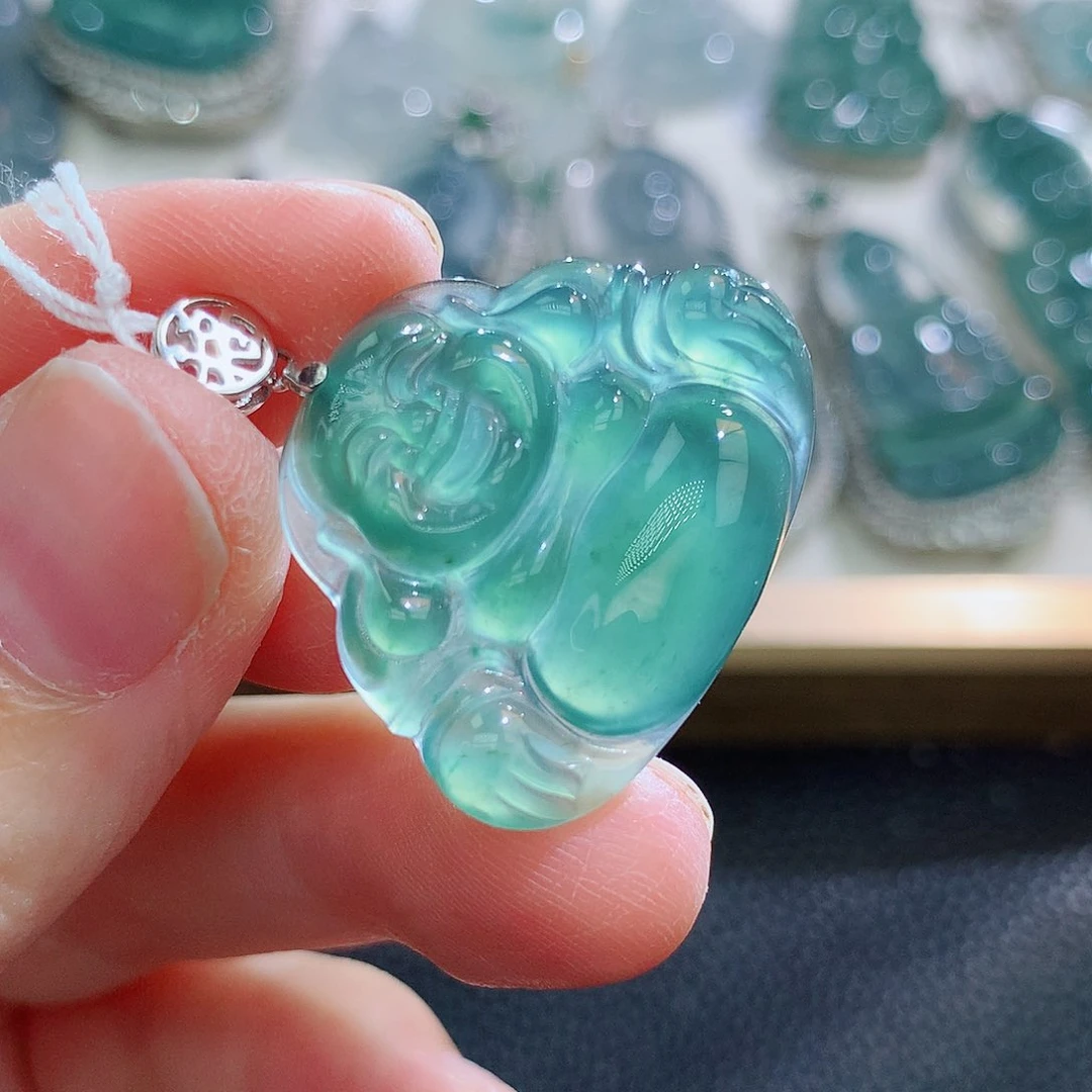 翡翠挂件未镶嵌翡翠