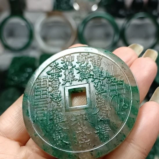 独山玉未镶嵌挂件