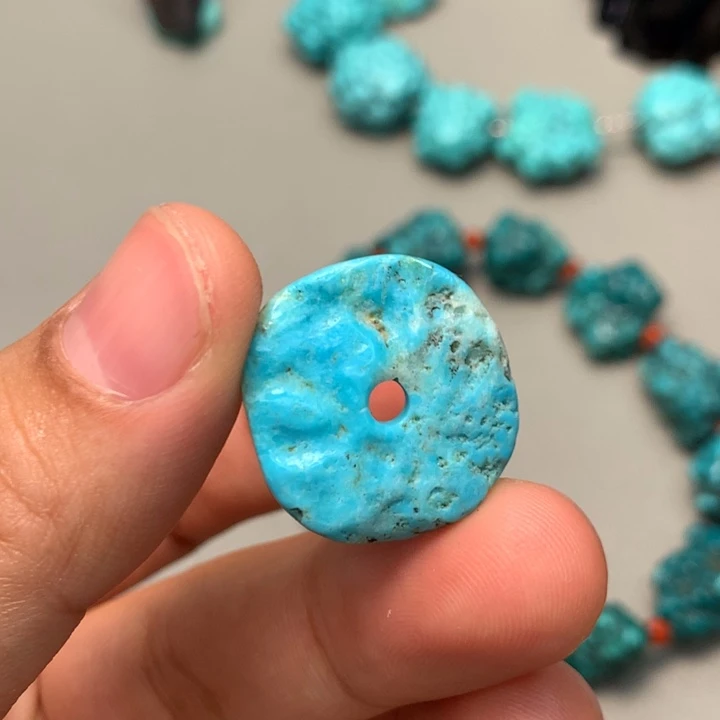 绿松石未镶嵌颈饰