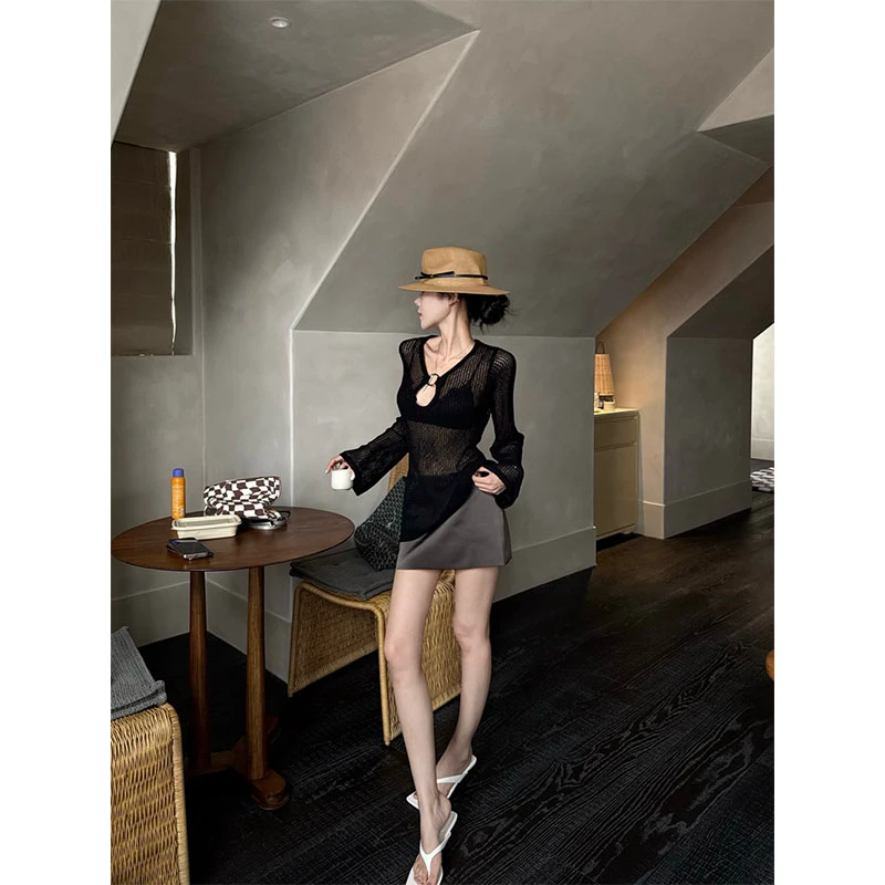 复古V领镂空针织衫宽松显瘦喇叭袖长袖上衣罩衫高腰显瘦休闲短裙