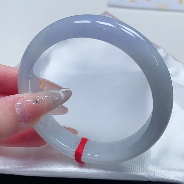 翡翠手镯未镶嵌缅甸