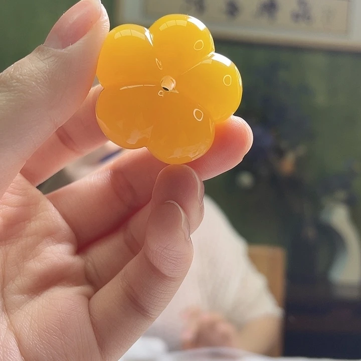 蜜蜡未镶嵌裸石吊坠