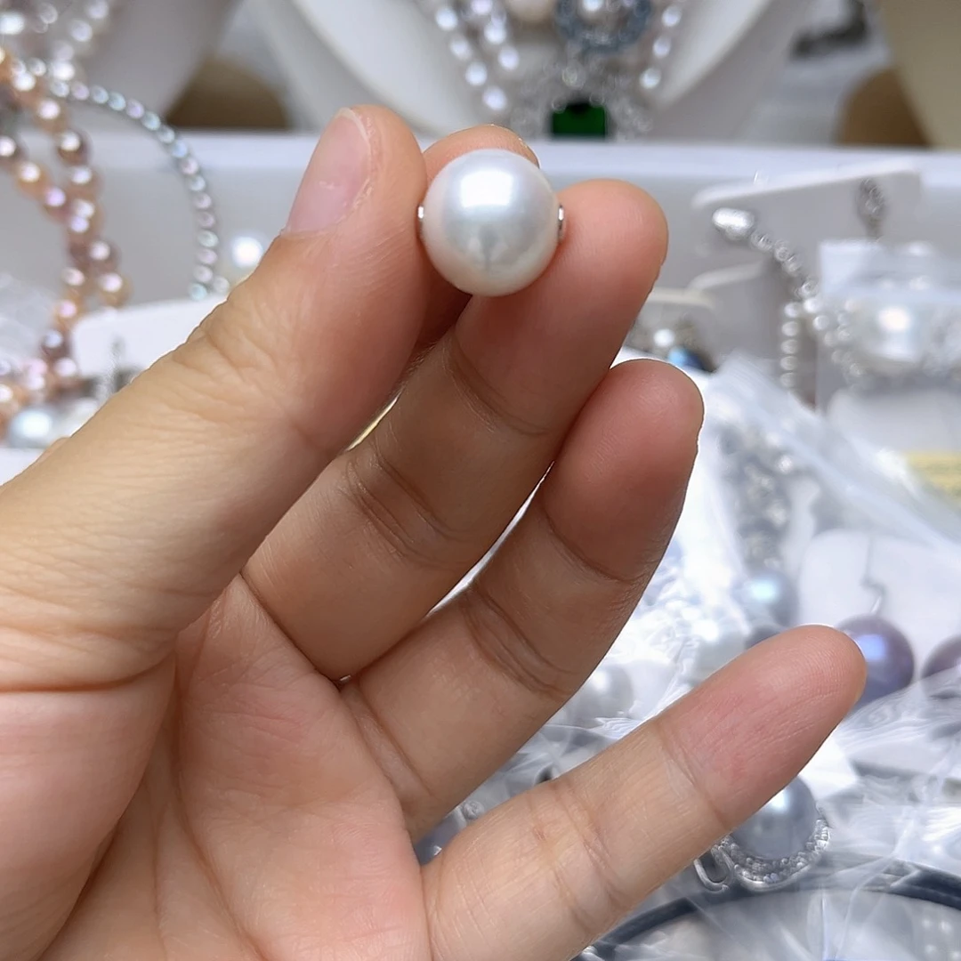 银S925镶嵌淡水珍珠耳钉或者吊坠之一