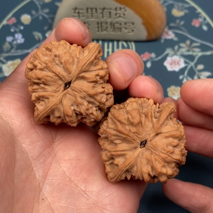 文玩核桃吊坠45大官帽，52克，精配，A8D1