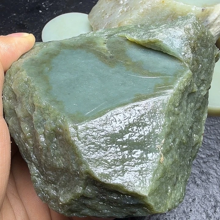 和田玉（糖玉）未镶嵌珠宝奇石