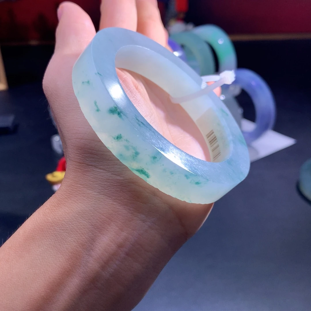 定制翡翠未镶嵌翡翠手镯