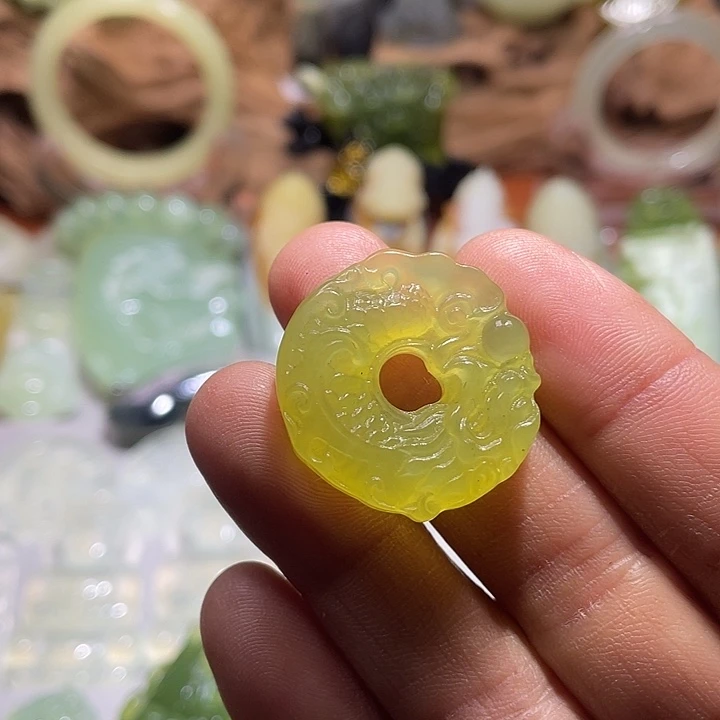 蛇纹石玉未镶嵌珠宝奇石