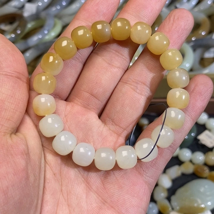 未镶嵌手链和田玉新疆且末金山矿糖白渐变老型珠手串