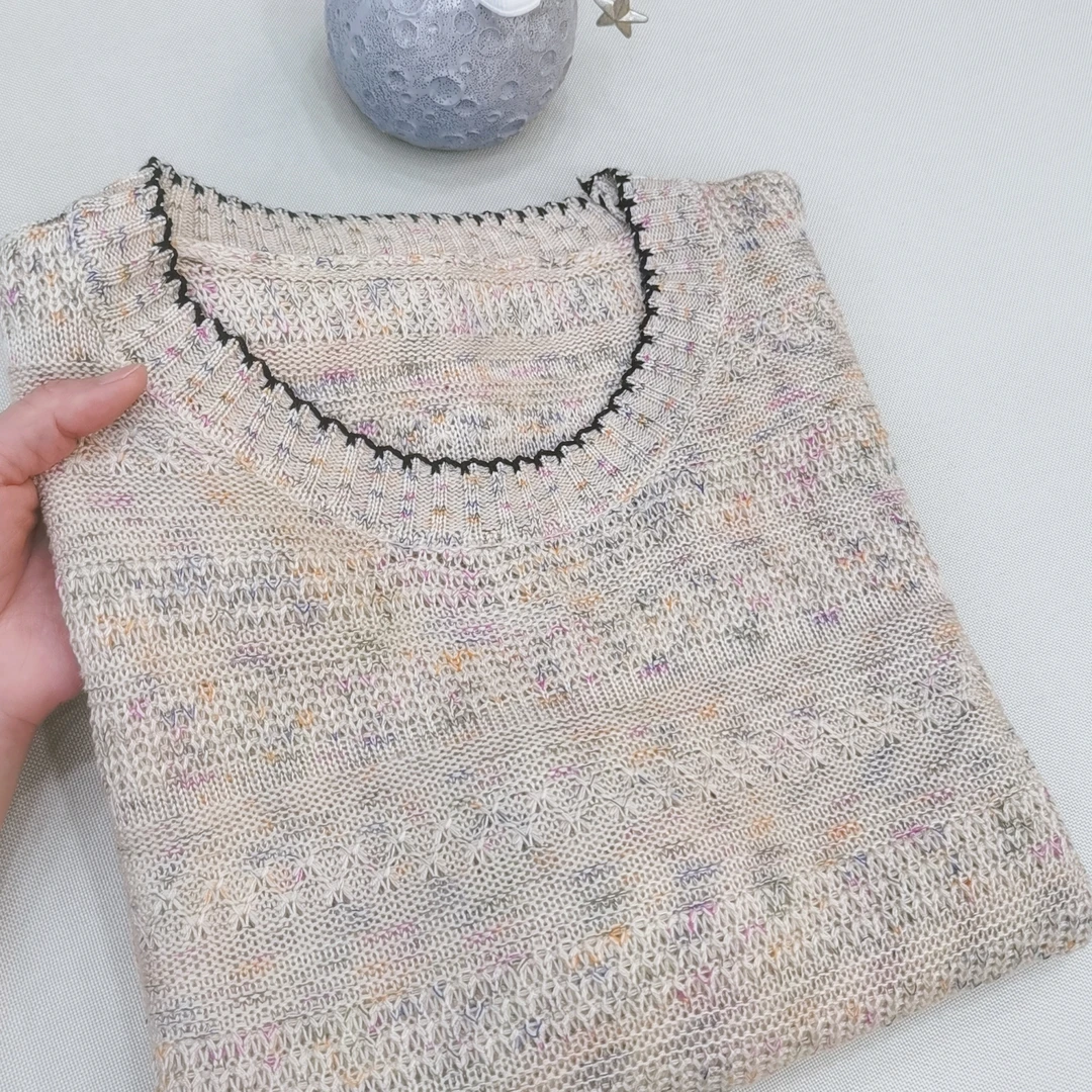 【焕彩纱】圆领设计感钩花套头针织衫春款宽松休闲百搭上衣