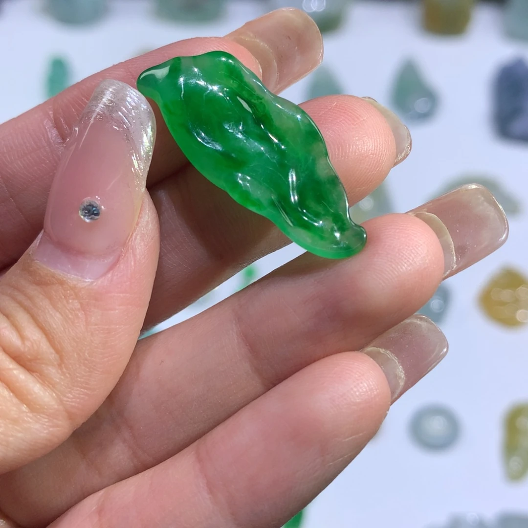 翡翠颈饰未镶嵌随型