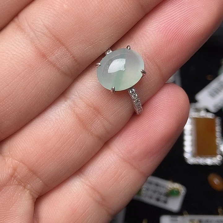 颈饰未镶嵌翡翠戒指