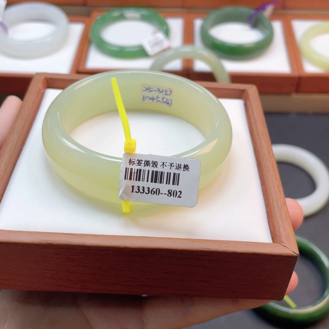 【闪购商品】未镶嵌手镯和田玉87奶蓝54.5