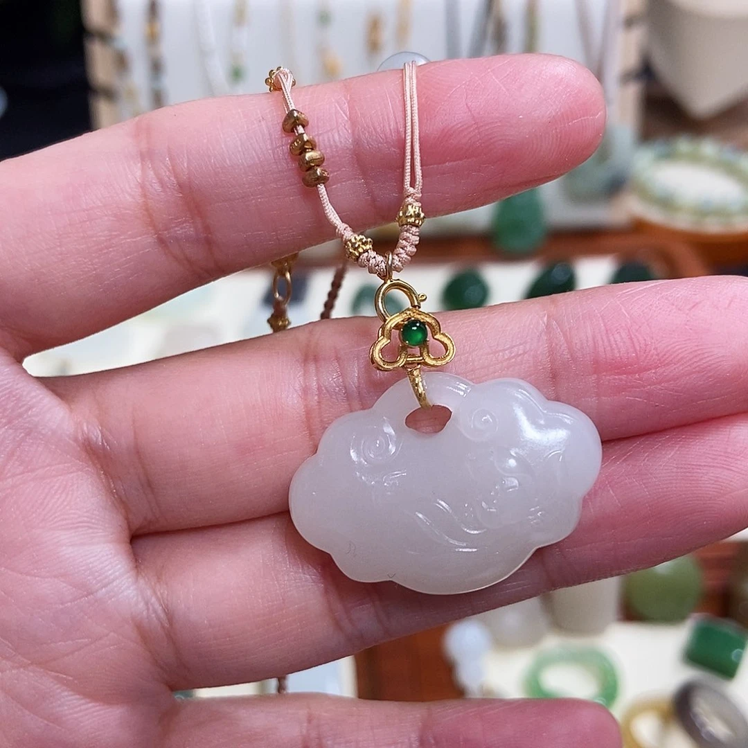 和田玉18K金镶嵌吊坠(赠链)