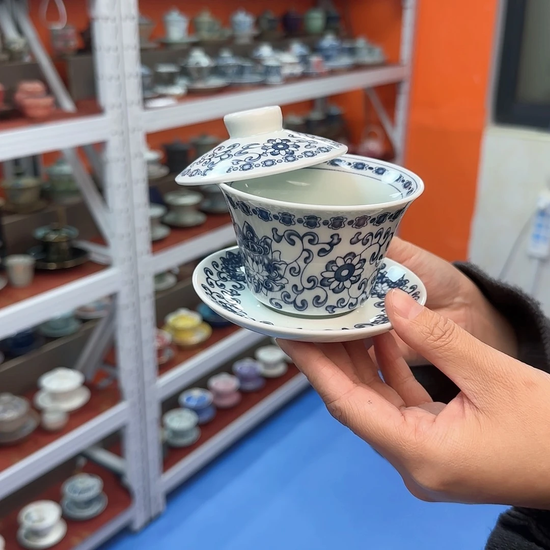 他在这里我很担心她知道