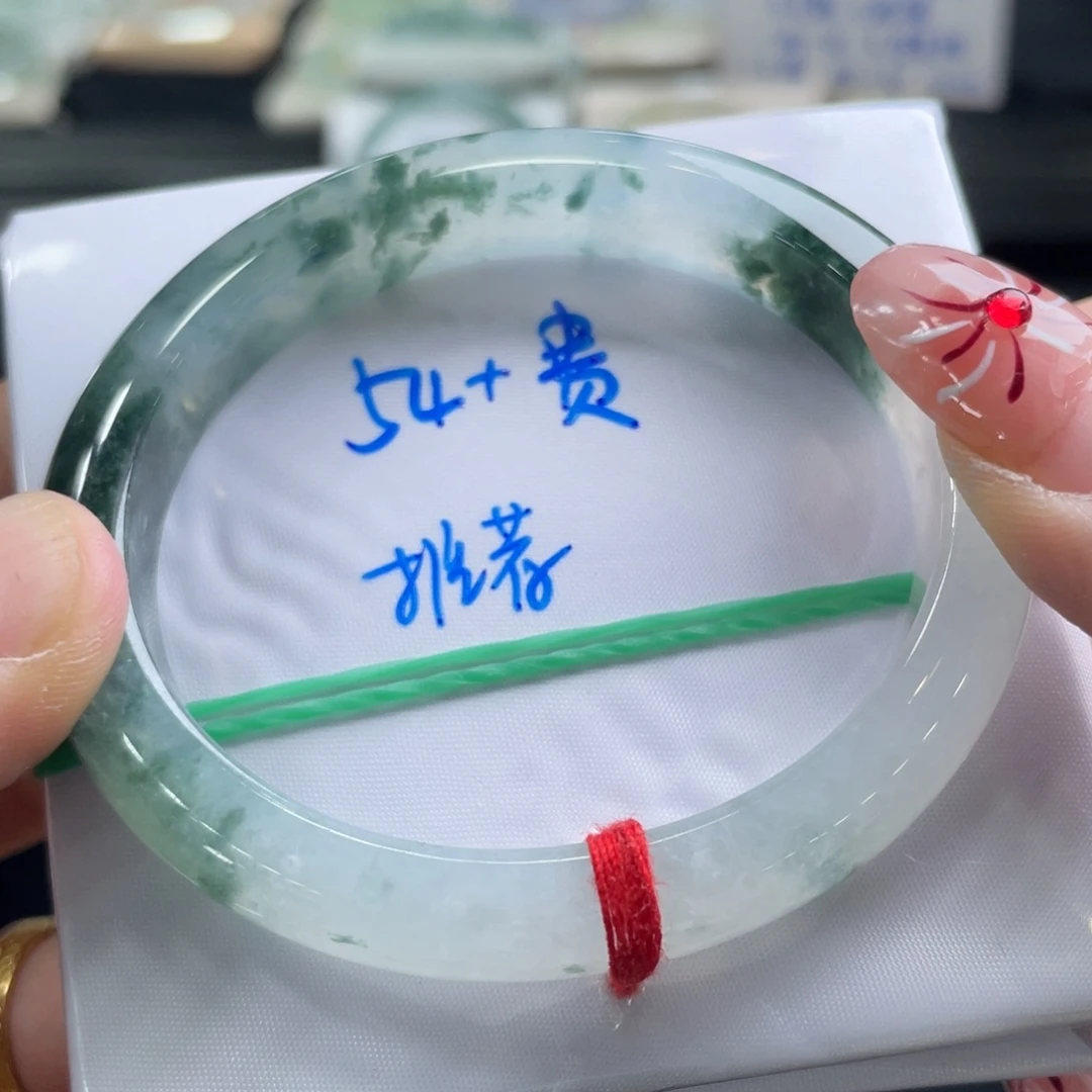 翡翠手镯未镶嵌翡翠手镯